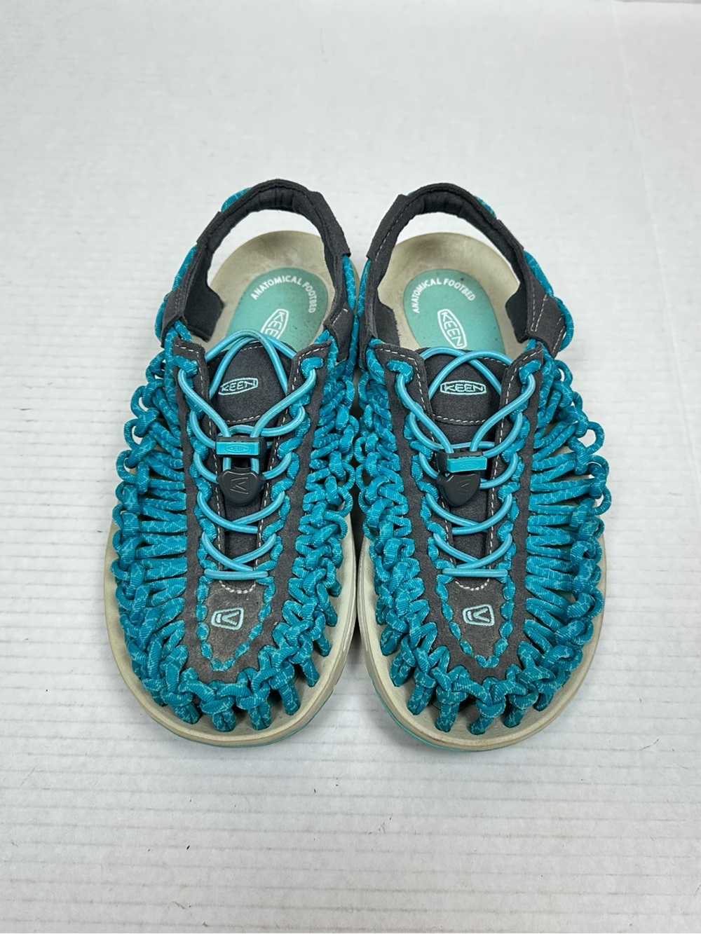 KEEN Women's Uneek Sneaker in Turquoise and Gray Size 7.0